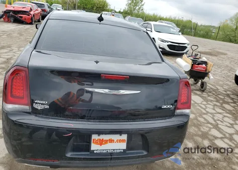 2019 Chrysler 300 S z USA, uszkodzony, nr VIN 2C3CCAGG9KH649005